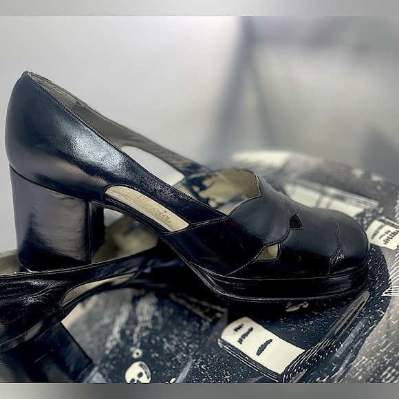 🖤 Vintage 🖤 Black Leather Platform Heels EXQUISITE 7 1/2 Antique 😻😻😻 1940s? - Picture 9 of 14